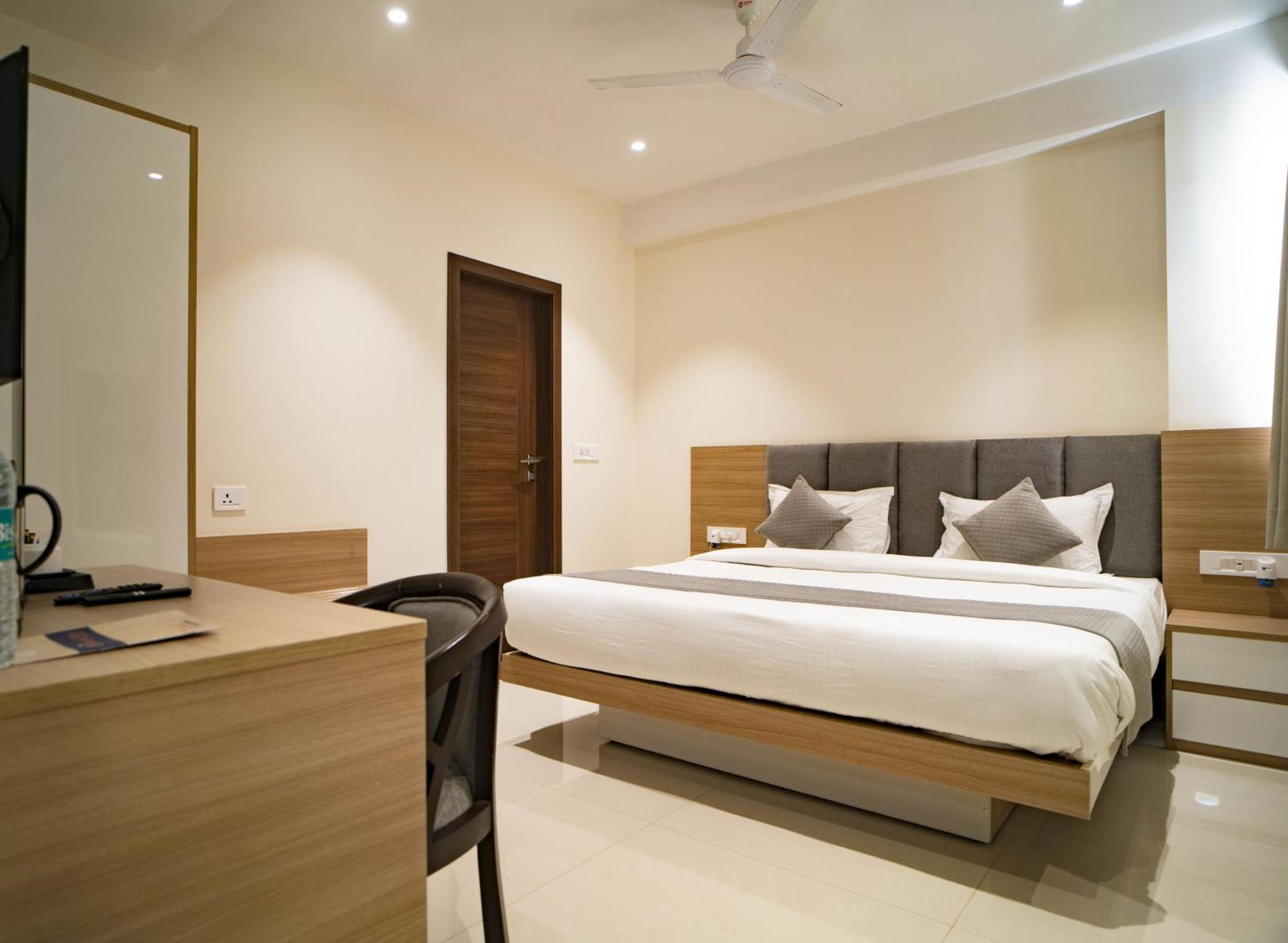 The Mangal View Residency - A Luxury Boutique Business Hotel Ουνταϊπούρ Εξωτερικό φωτογραφία